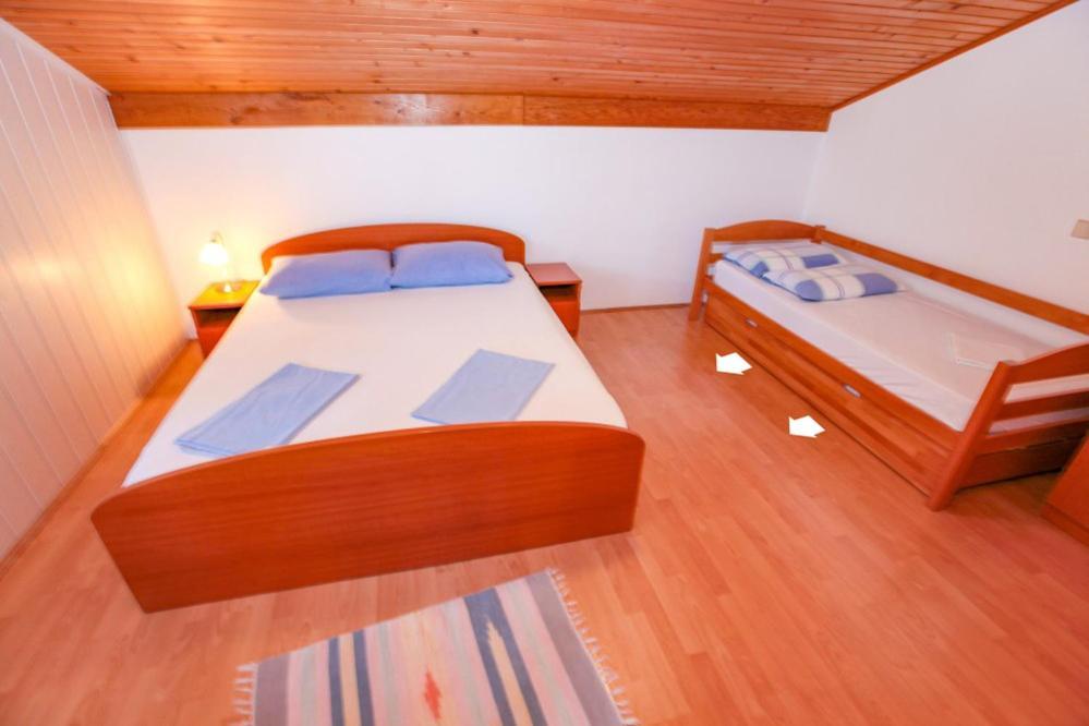 Apartments Dinko ノヴァリャ エクステリア 写真