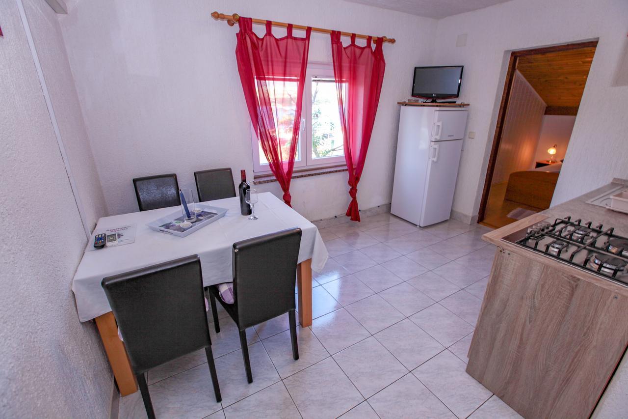 Apartments Dinko ノヴァリャ エクステリア 写真