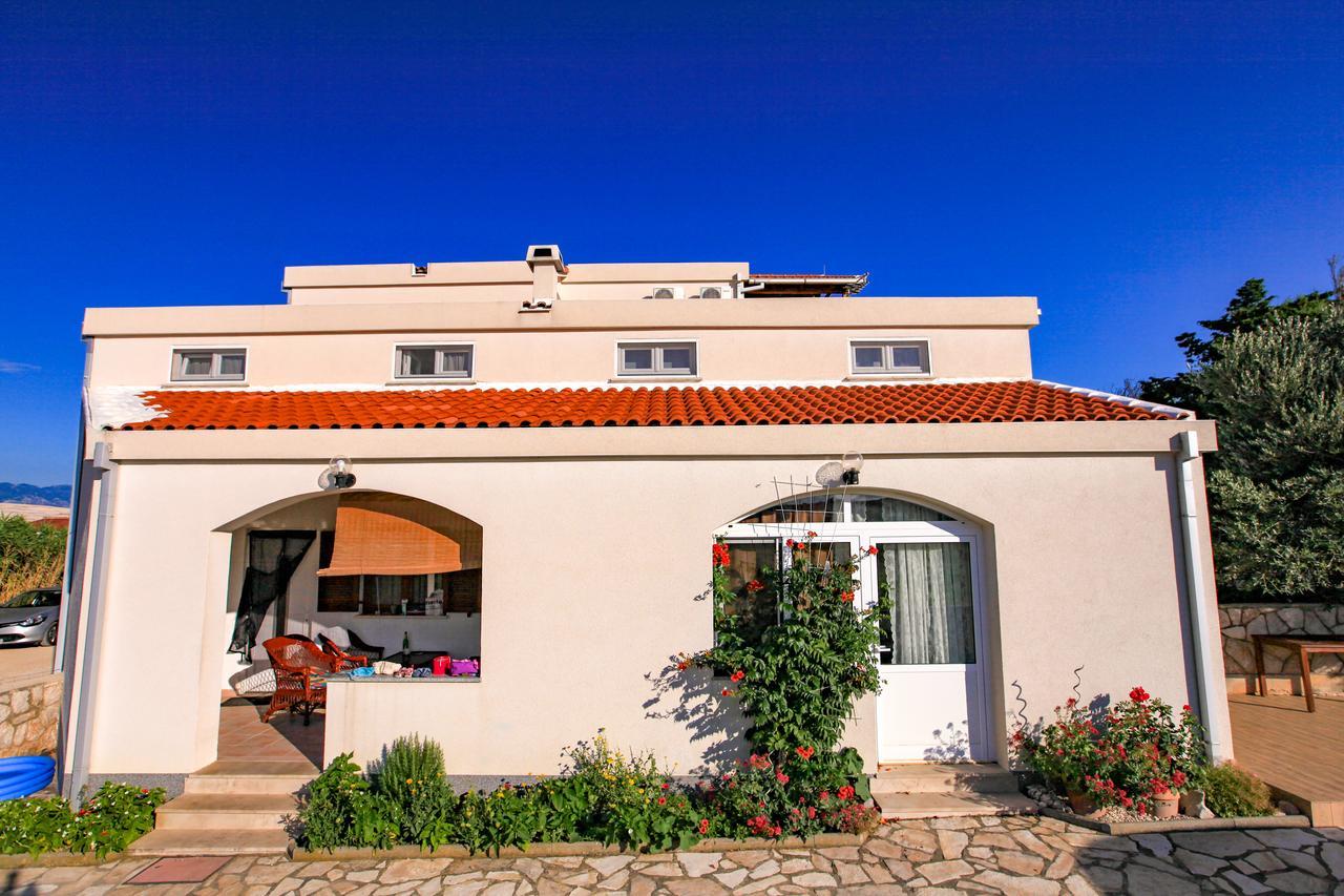 Apartments Dinko ノヴァリャ エクステリア 写真