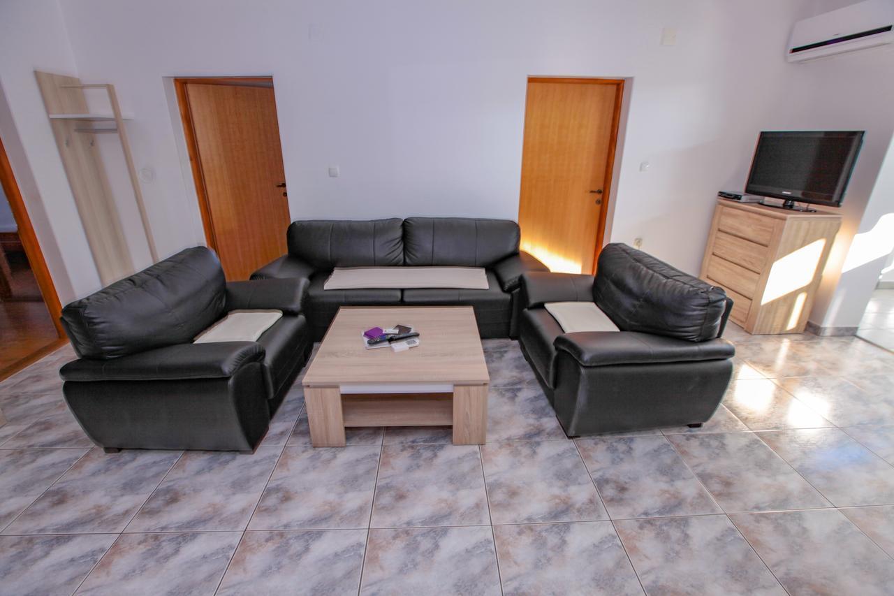 Apartments Dinko ノヴァリャ エクステリア 写真