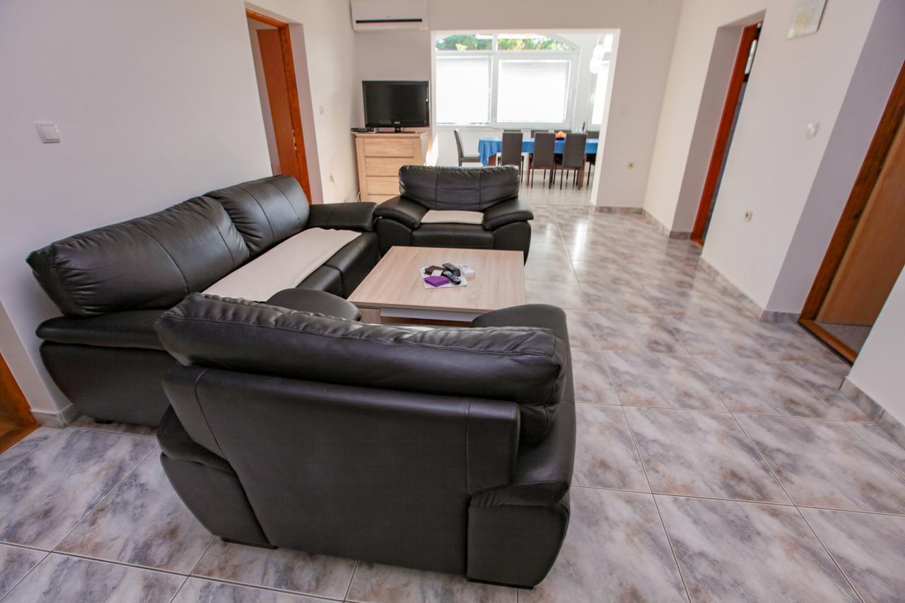 Apartments Dinko ノヴァリャ エクステリア 写真